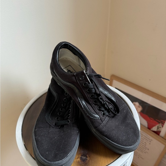 Vans Old Skool Black Canvas Shoe - Picture 2 of 3
